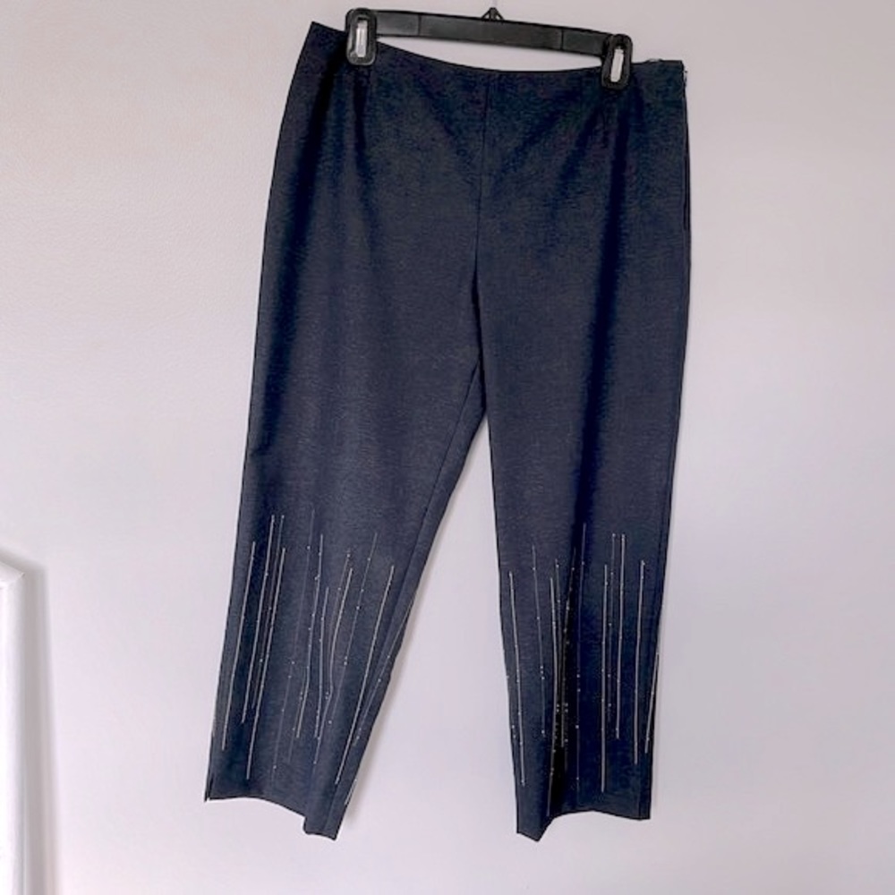 Anne Klein 2 Navy Capris, size 10 US